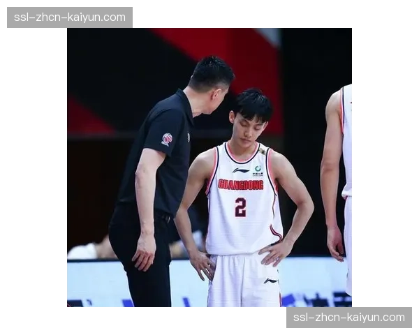 徐杰:小个子后卫在推动转换进攻时的视野与决策 徐杰:小个子后卫在推动转换进攻时的视野与决策